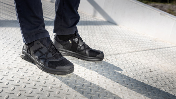HAIX CONNEXIS Go GTX low/black-black, The world's first leisure shoe ...
